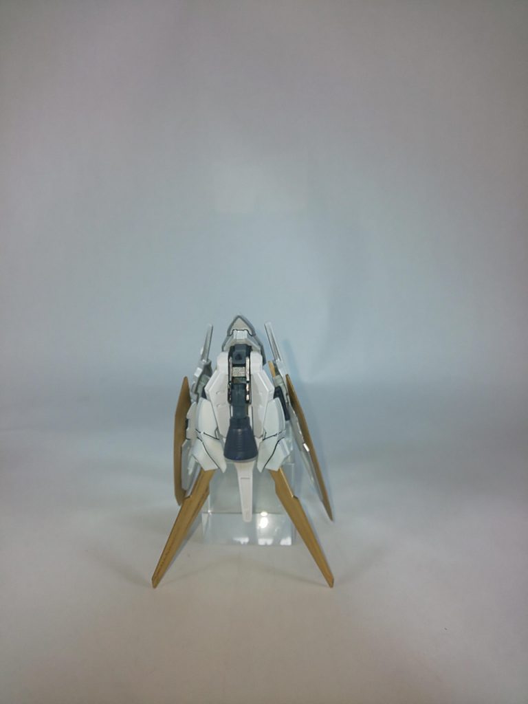 分かる人にはバレるでしょうが、シアクアンタのGNバインダーのリペイントです。それにバーニアを取り付けて追加装備に見せてます。本当はもっと展開可能なのですが、可動パーツが塗装のせいで脆くなっており、ここまでの展開が限界となってます。フェエールの機能としては、追加ブースターとしてだけでなく、プラネイトディフェンサー(以下PD)の上位権能機として、ビルゴのPDを奪うというもので、外してマグアナック隊に渡すとかあるかなぁ、と考えてます。