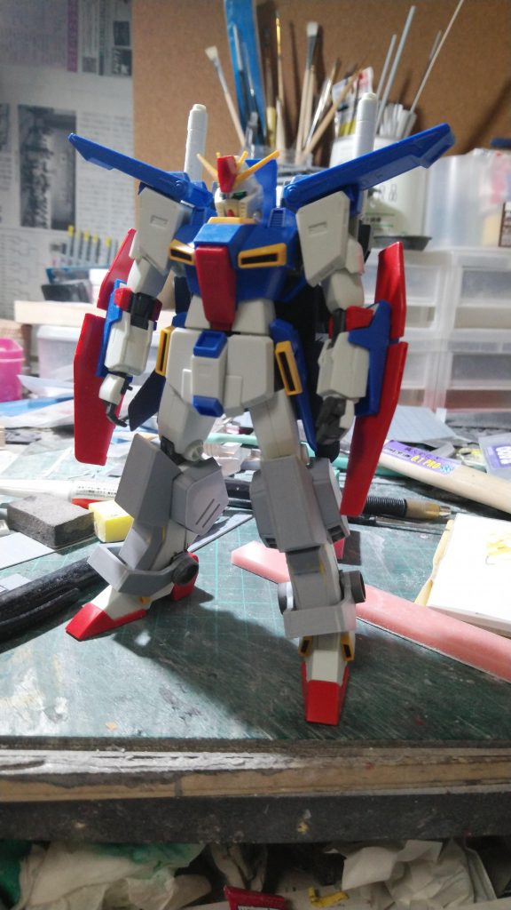 パッと見ダブルゼータと変わらないんでない?と安易に思った結果、だいぶ違うことが判明・・・・足を作りながら、これは全身手を加えないといけないやつだ!と感じ、結局ダブルゼータのキットは芯にしかならず・・・・・