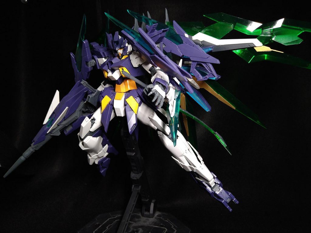 マグナムの名前から変更するにあたり、同じ銃の名称からキャリバーをつけさせてもらいました。またキャリバーはエクスカリバーの意味合いも踏まえさせて実剣を増やし、可変時には一振りの剣に見えるようにした。