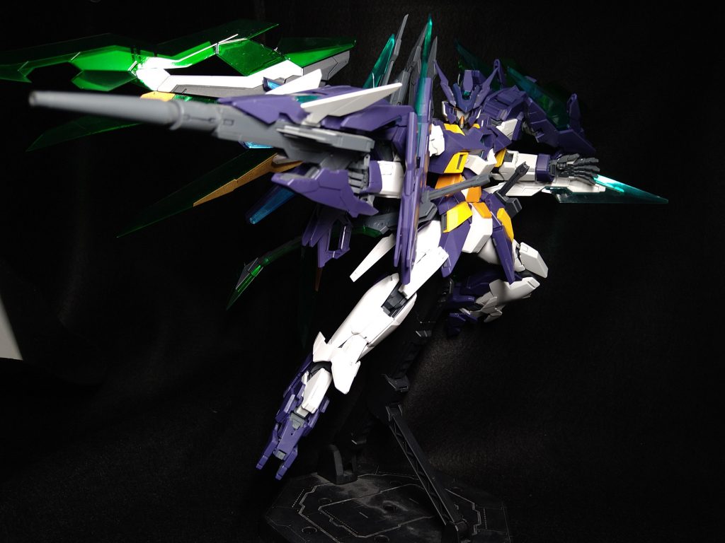 AGE2マグナムの基本装備であるライフル・シールドの装備ライフルの未使用時は背面にマウント可能