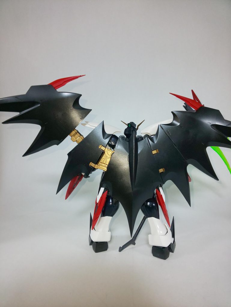 背面から。アクティブクロークで何もわからない(笑)アクティブクロークの間接はゴールドにしてます。発売当時フレームを金にするのが流行ってたんですよねぇ