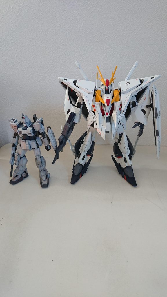 そこらへんにあった、Ez-8と一緒に並べると大きさの差がすごい…