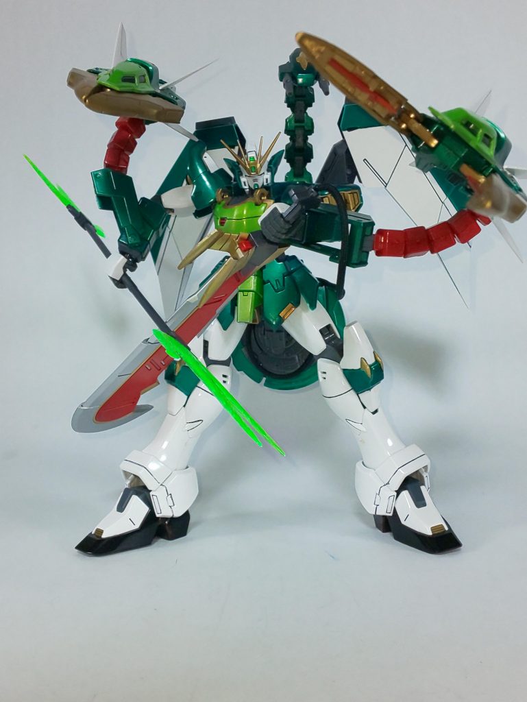 アルトロンと言えばこのドラゴンハング!武器を持ちながらの展開はケレン味たっぷりです。