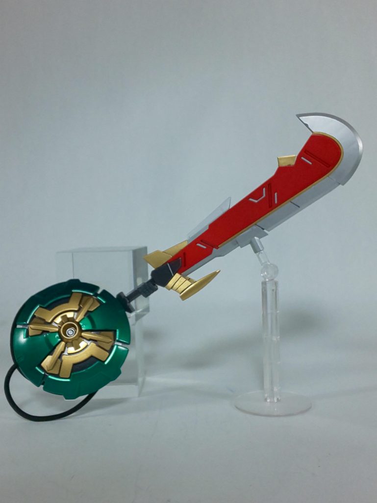 タウヤー装備単体。こちらは青竜刀という想定らしいので、白は刀身として銀にしました。