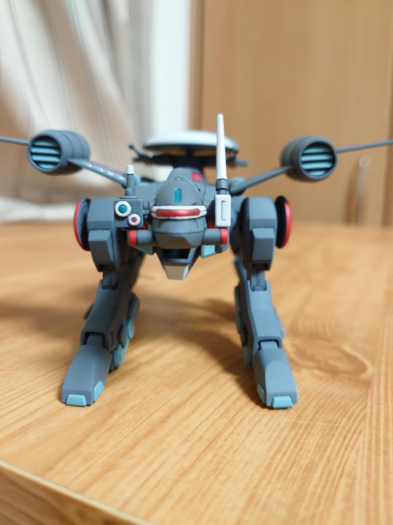 正面。なかなかロボチックな感じ