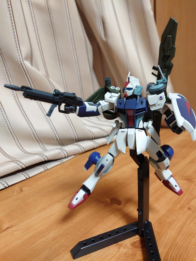 サブ兵装の57㎜高エネルギービームライフル。サブの方が威力高し