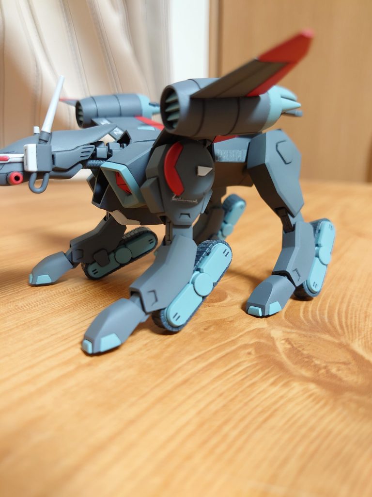 前脚のレドーム。背面のレドーム共にビルダーズパーツのものを使用