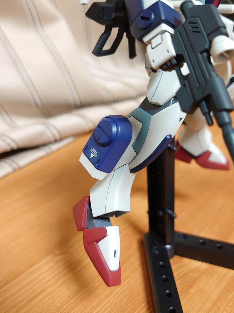 装備重量増えたのにバーニア据え置きだったので脚部にバーニア増設