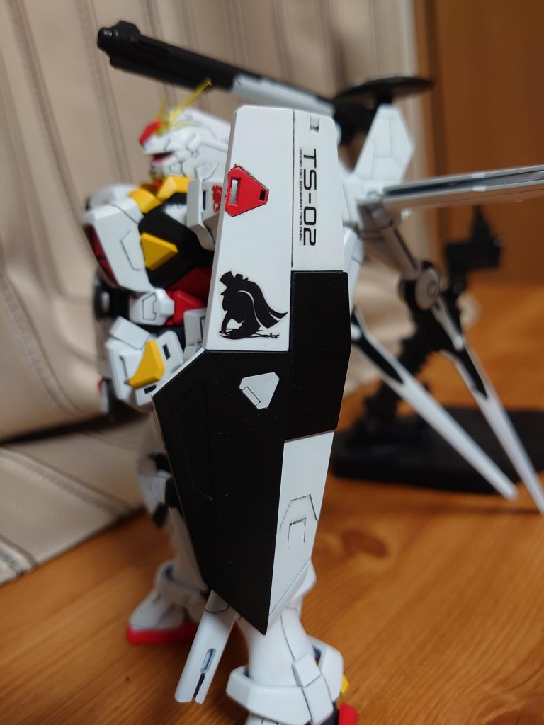 電撃ホビーマガジンのおまけシール、チームサキマークを付けてます