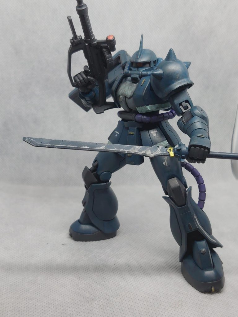 ザクマシンガンとオーラソードを持たせて。