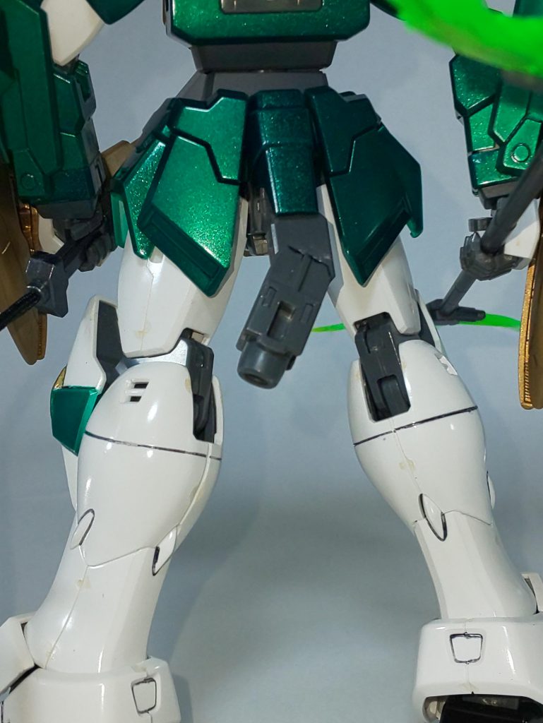 タウヤー装備の盾パーツを装備出来るようにする為に改造。多々買いであふれた腕を尻尾のように接続してます。