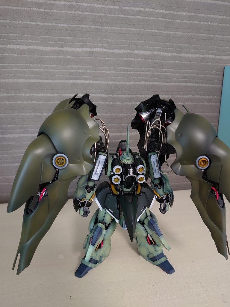 バインダー中央は可動式にしたかったのですが、技術不足により着脱式に…