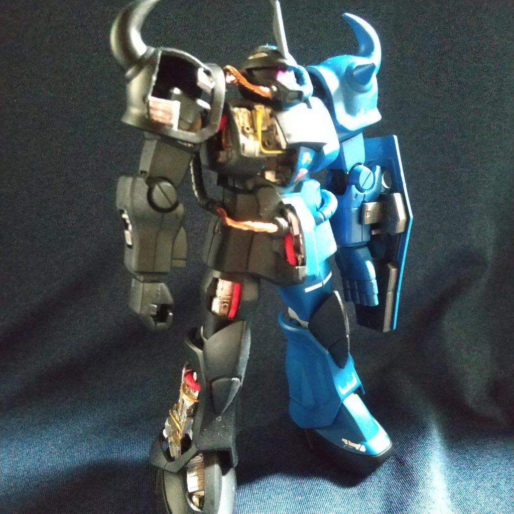 半分は普通半分はメカメカ