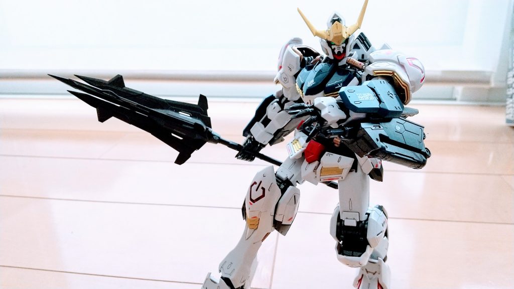 第5形態は地上戦仕様で足（つま先とかかと）が大きな違いです。前腕部の武器も少し変更されています。かっこいい