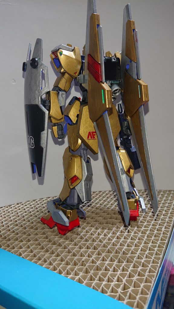 百万式のバックパックが大きいので、オリジンザクⅡの余剰パーツとマークⅡのスラスターで作成アクティブバインダーの赤塗装パーツ欠損…手持ちにちょうど良いのが無くて💦