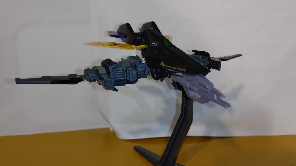 バックパックは変形してコアフライヤーを軸にした支援メカになるようにしてみました。