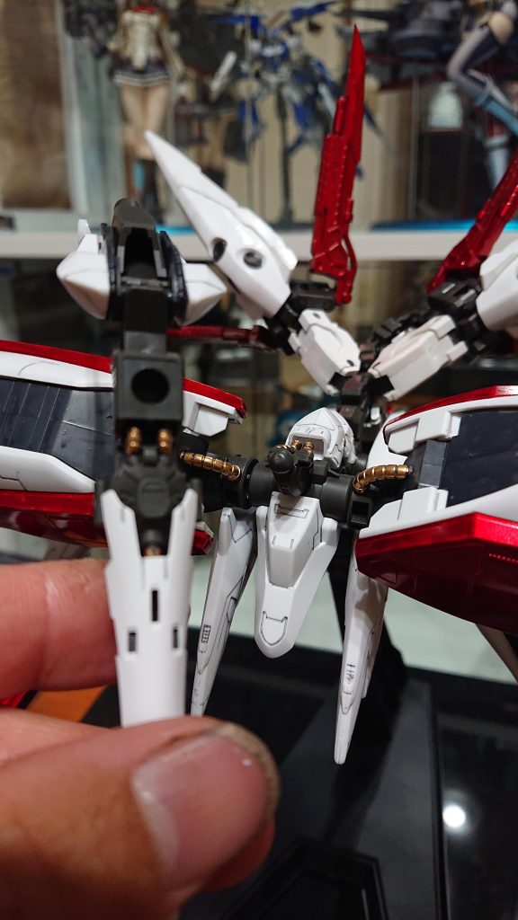 ワンポイントでパイプ部分もレッドゴールドで塗装