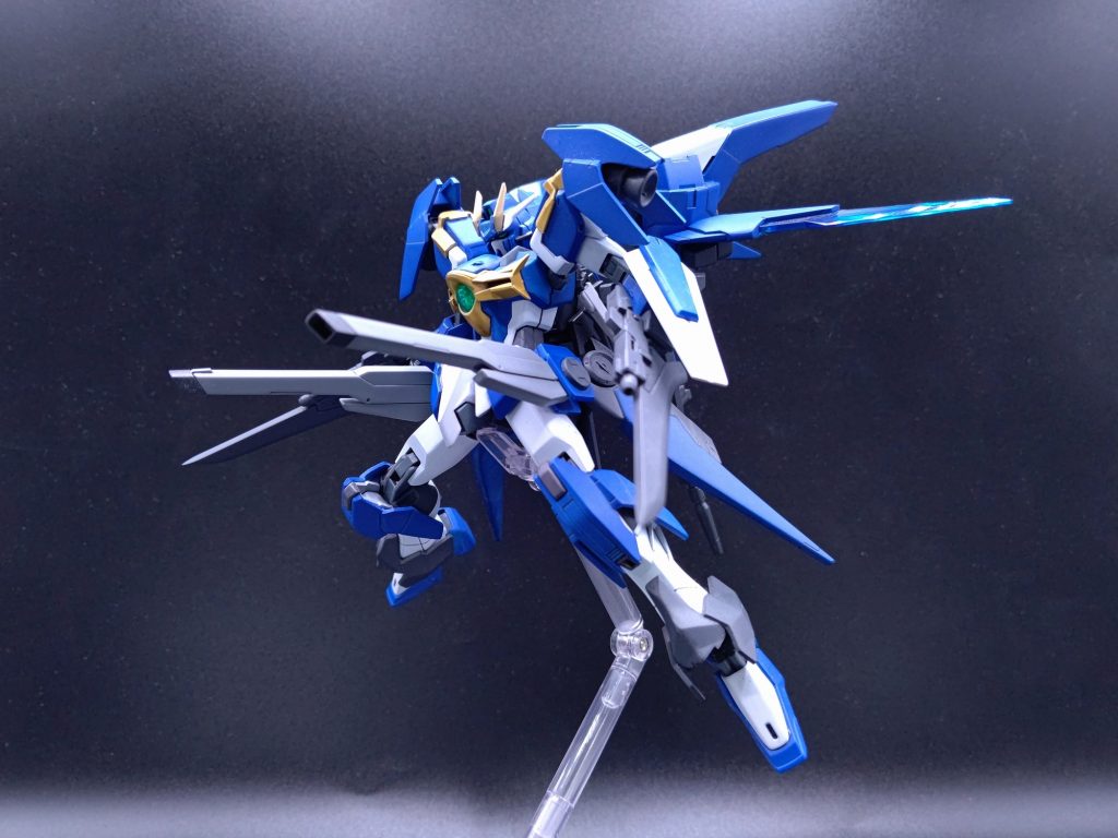 不足気味だった火力を補うためにライフルとレールガンを追加。