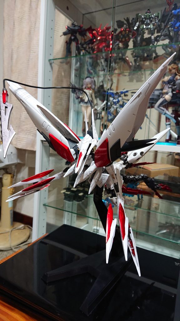 ビーストモード 羽を上に向け、目の前の敵を殲滅するまで止まらない生物的に戦闘体勢。