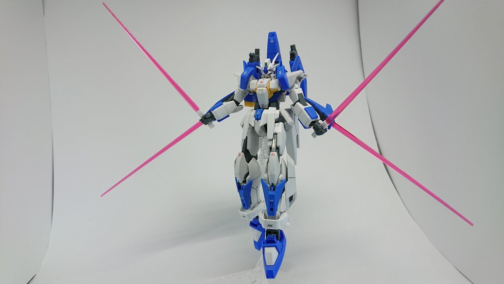 複合サーベルラック/ビームサーベル腕部に配置されているシールド兼サーベルラック。フォルスサバイブの物から改修され、本体からエネルギーを供給することでサーベル使用時にもサーベルラックからビーム刃が使用できるようになっている。