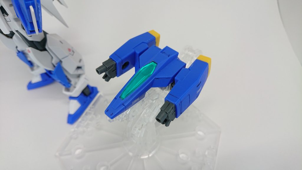 本機ではバックパックをコアファイターとしての運用も可能にしている為、パイロットの生存確率も向上している。また、同系統の機体であればバックパックをコアファイターに換装することができる。