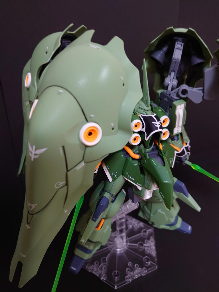 筋彫りのスキルはないので、いつものようにデカールで情報量アップ⤴(笑)