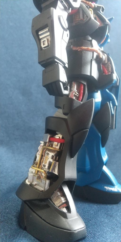 赤パイプとか真鍮線を追加してそれっぽくしてみました♪