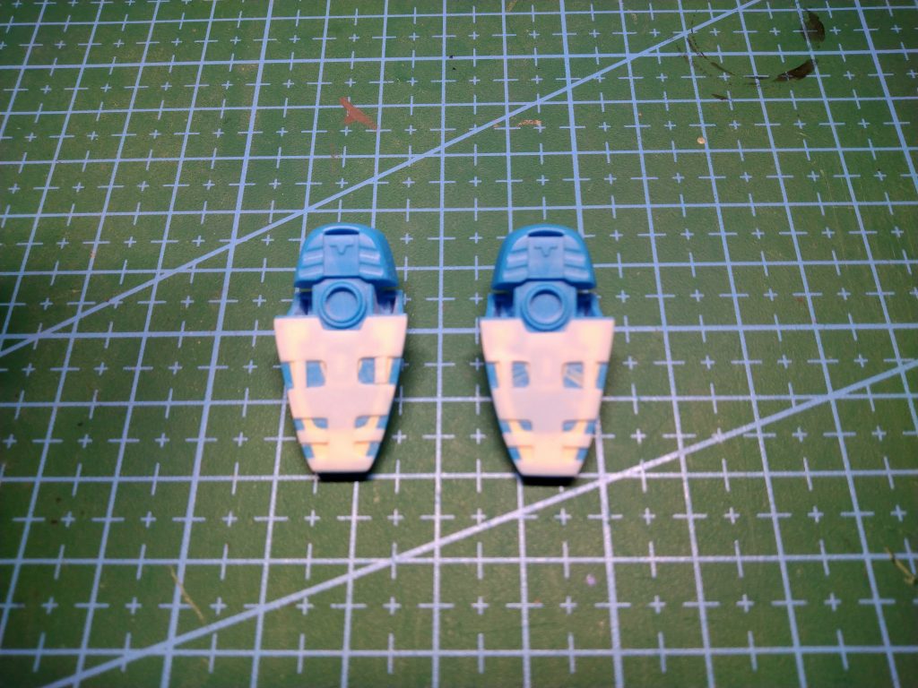 見えなくなっちゃうけど足の裏もちょいっと加工。