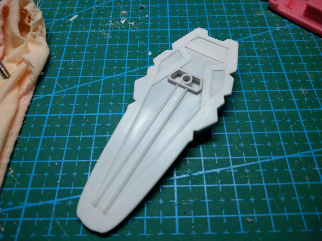 シールド裏はスカスカだったのでプラバンでフタしました。