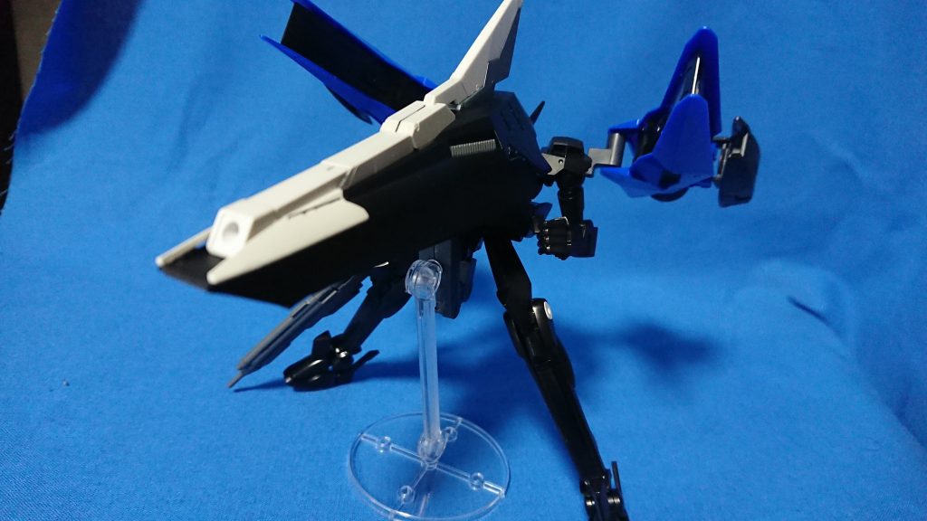 またシールド装備のままＭＳ状態になるとこうなる。マクロス？知らない子ですね