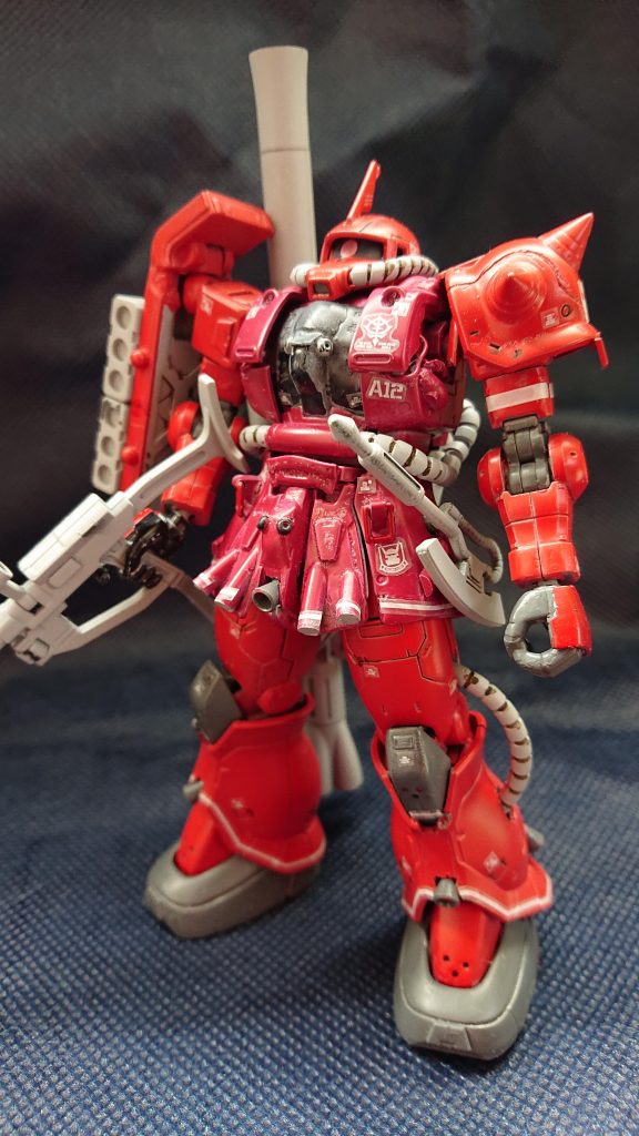 この赤さは新鮮（？）です。サザビーの赤さですね😁ということは、シャアは日に日に派手になっていったということか…（途中は金✴️だったしな）