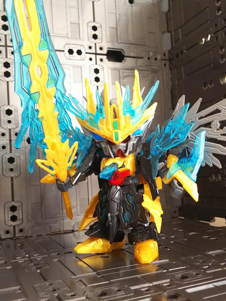 顔とアンテナのシールと武装で１枚。