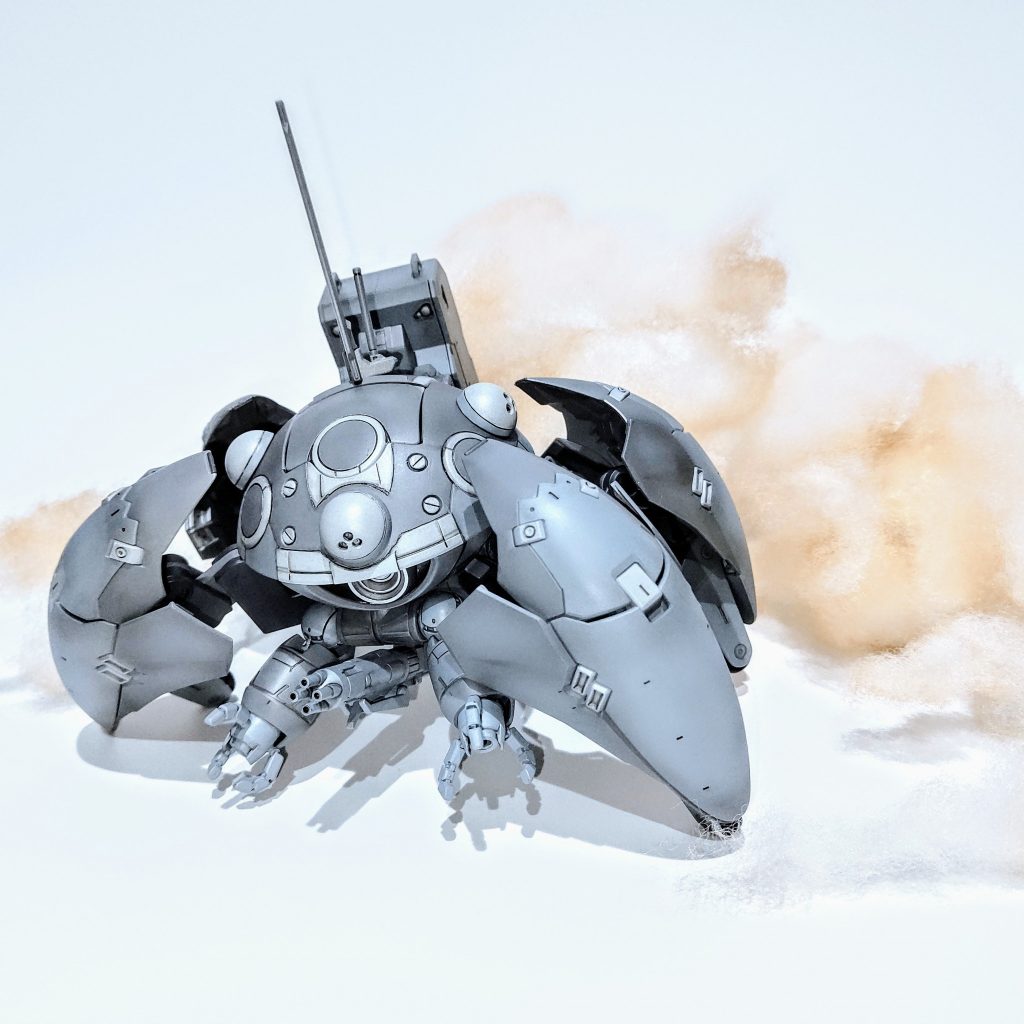 まずはタチコマ形態から。半球のカメラ？は釣りの玉浮きを使用w足回りはクシャトリヤのアームやら、キハールやら、ハロフィッターやらのパーツで出来ております。 