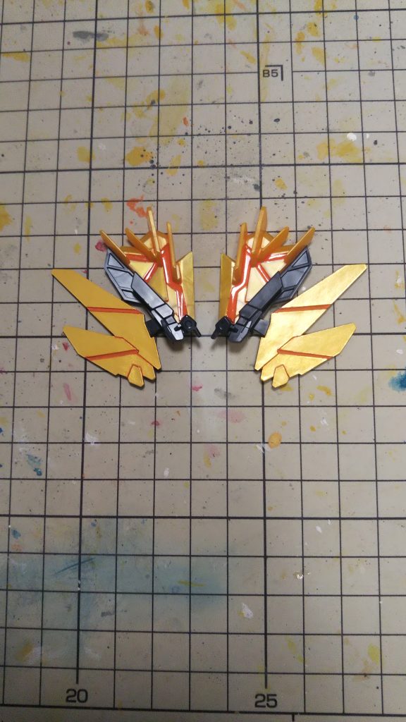 この仏壇みたいなやつを どうしようか考えたのですが ホイールシールを使うことにしました。ホイールシールの面積がでかく上手く貼れる自信もなかったので切断して貼りました💦 最後まで見ていただきありがとうございました❗️🙇毎回 画像が見にくくてすいません😣💦⤵️コメント アドバイスなど頂ければ嬉しいです❗️励みになります😆バンシィ・ノルンでした😊