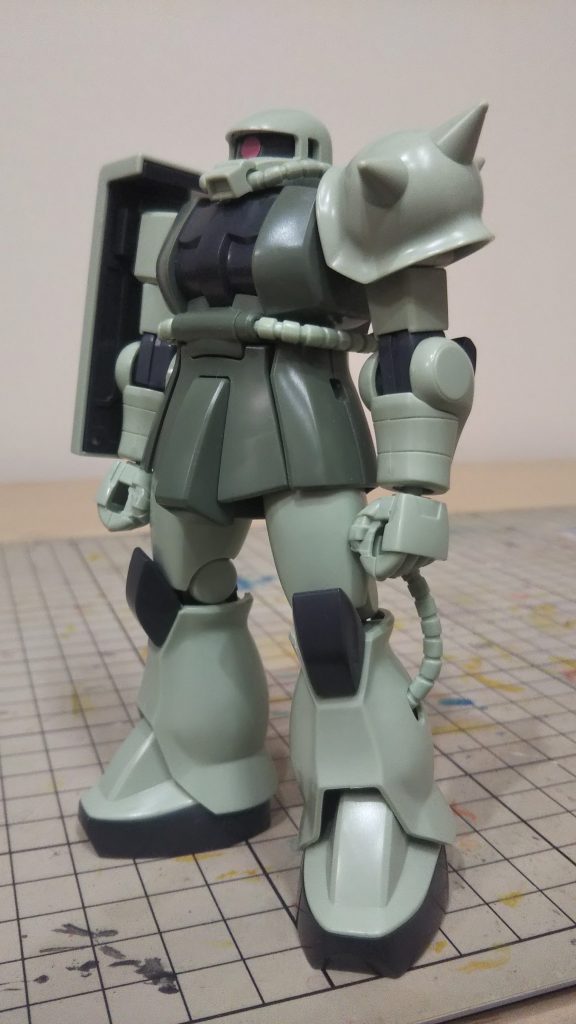 えぇ~何もしてない ただのザクⅡです😅なんて飽きのこない素敵なデザイン ネーミングなんでしょう❗️全てにおいてパーフェクトなモビルスーツだと私は思います❗️😆このザクⅡの魅力にひかれて幼少期からガンダムが好きになったと思います❗️ガンダムなどの主役機めはなく 愛すべきザコキャラ ヤられメカに心引かれるのは何故でしょうか❓何故 そんなに魅力的なんでしょうか❓今だに謎です🥺まぁ~その後 ジョニー・ライデン シン・マツナガ などのエースパイロットが出てくるのですが💦😅