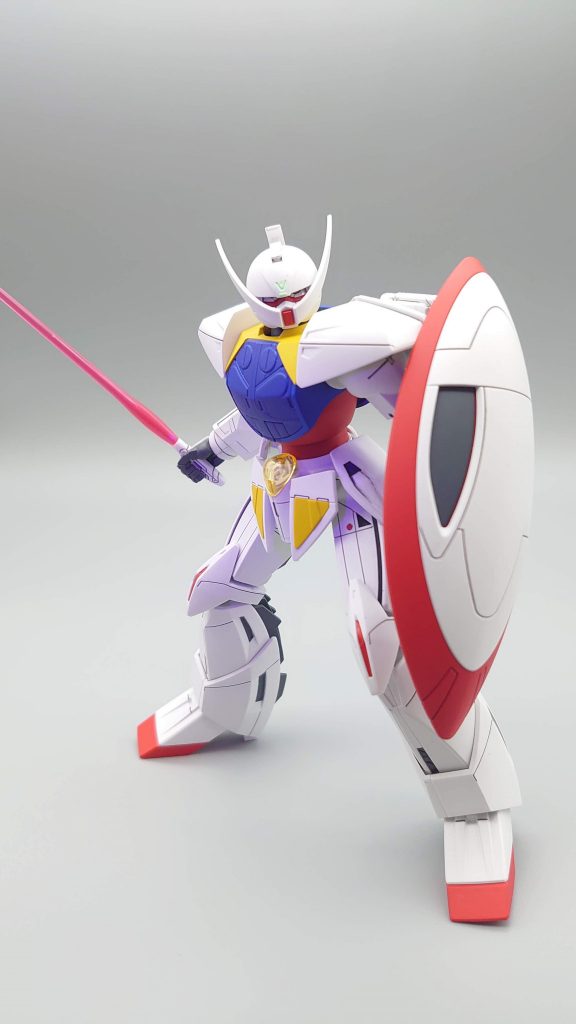 おでこのマークは一応ガンダムマーカの蛍光塗料です。