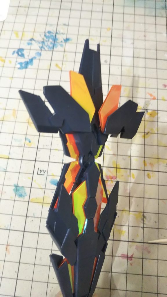 画像では わかりづらいと思いますが光のあたりかたで少し色が変化します。リビングで製作しているので 塗装が出来る環境ではなく出来ても水性塗料を使用した筆塗りしか出来ないため・・・ 日々、何か使えるモノはないか探していますっ❗️😣最後まで見ていただきありがとうございました❗️🙇またコメント、アドバイス頂けると嬉しいです❗️サヨナラ👋GW😭