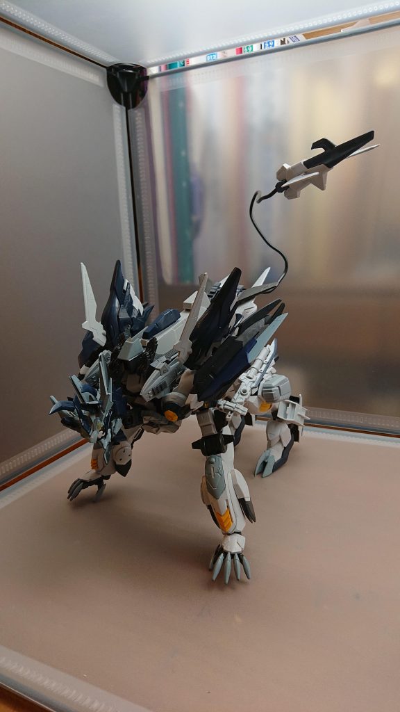 さらにテイルブレードによる攻撃は強力で多数の敵を一瞬で蹴散らす野生の勘を駆使することで隠れている敵機体を発見することもできる