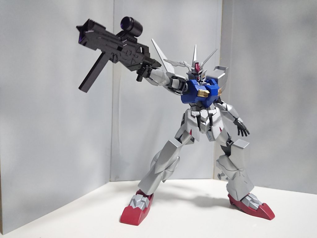 武器は初代が使ってたライフル、ジャベリン、ハンマーに加えジオン機体が使ってた斧と薙刀も使用。 オリジナル要素としてハンマーはトゲがドリルに薙刀は分離して二刀にできます。