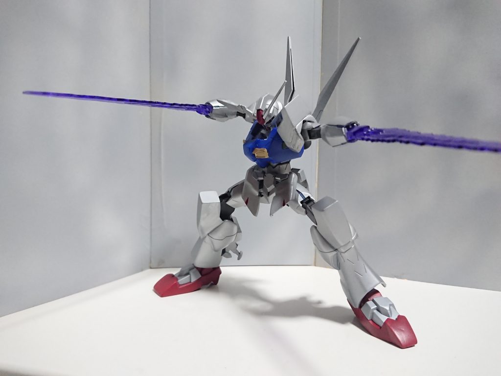 腕のサーベルも使えます