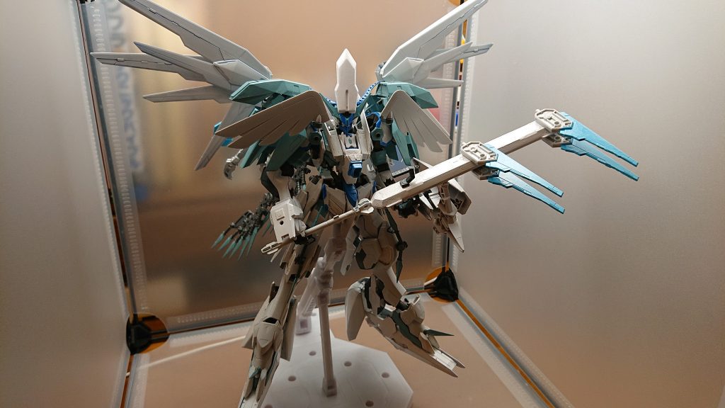 コキュートスサイズと同じように空気中の水分や機体を凍らせることが可能さらにハッキング能力も搭載しており遺物が持つ未知のテクノロジーに干渉することができる