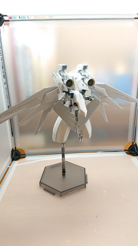 観察を続ける中でコキュートスのパイロットに興味を持ったウルラはコキュートスに接触、共に行動することで人工知能である彼が持つ人間と同じ心に惹かれ仲間になった性格はのんびりしており月牙隊の基地では寝てばかりで一週間経っても起きない時があるしかし仲間のピンチになると起き上がり真っ先に敵に立ち向かう