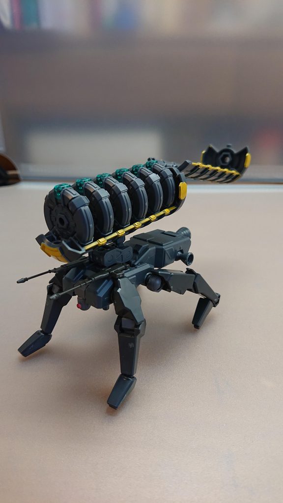 地雷を運搬してトラップを仕掛けるだけでなく本体に搭載されている小型バルカンで敵に攻撃を仕掛けてトラップが張られてる場所に誘い込む