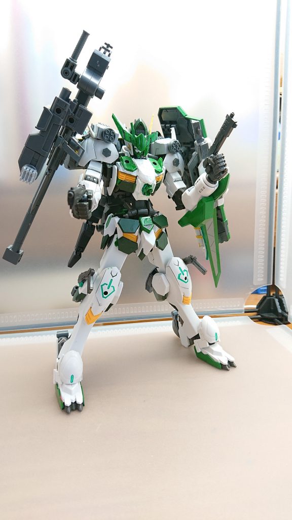 ボムピストル破壊力が少ない分連射が可能だがピストルそのものを爆弾として扱うことができるように改造されてあるその為取り扱いが難しい