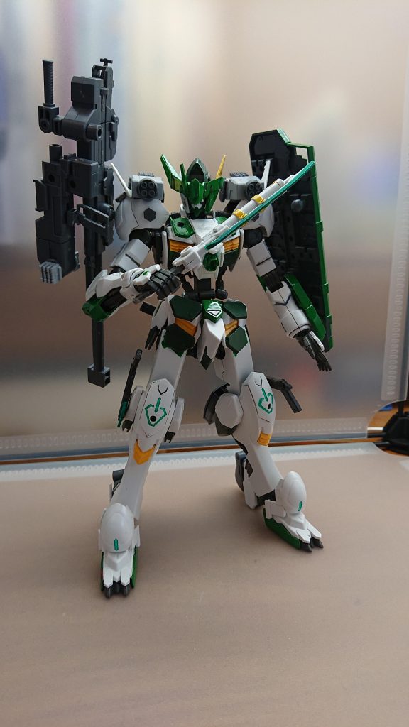 ロングナイフ接近戦で使用されるナイフ状の武器切れ味が鋭く敵の急所を切り裂き、突き刺すことに特化している