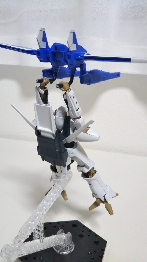 元ネタと大きく違う点は持ち手を横ではなく、縦に持つといった所でしょうか..