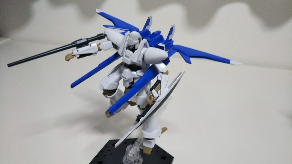 エルガイムの背中には三ミリの穴が1つあるので、スピリッツをバックパックとして合体させることも可能これまたカッコいい!