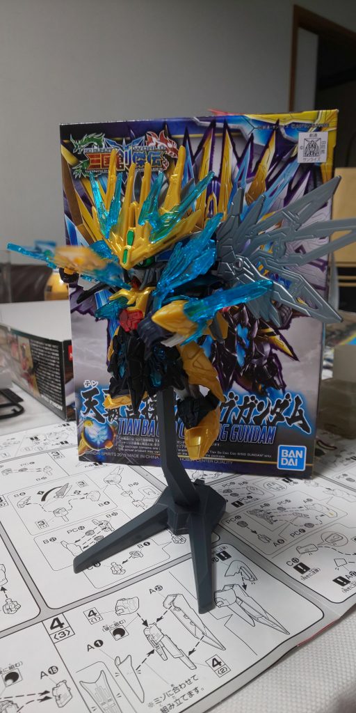 腕にはCSフレームのアースリィを仕様し、手甲部分を接着。