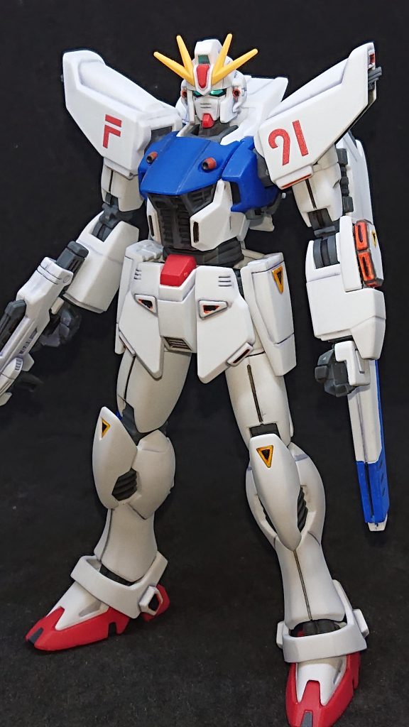 肩部のマークはキット付属のシールです。