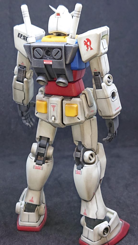 ショルダー部にアムロのパーソナルマークを